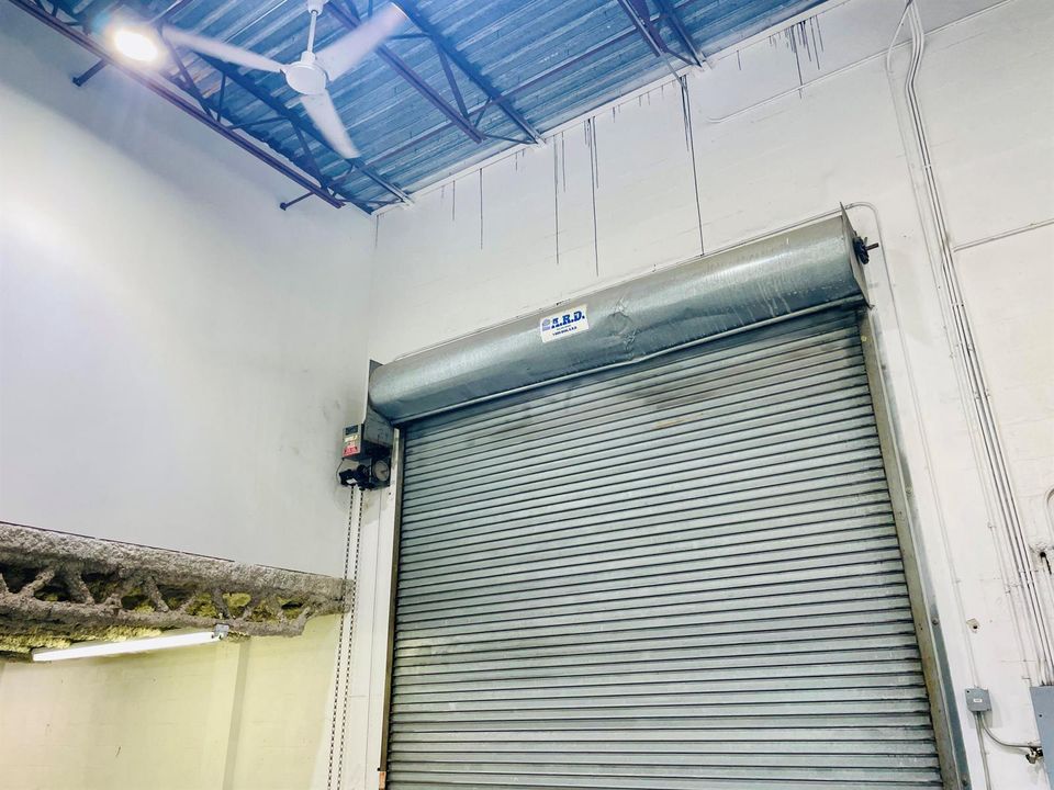 20' roll up door (2)
