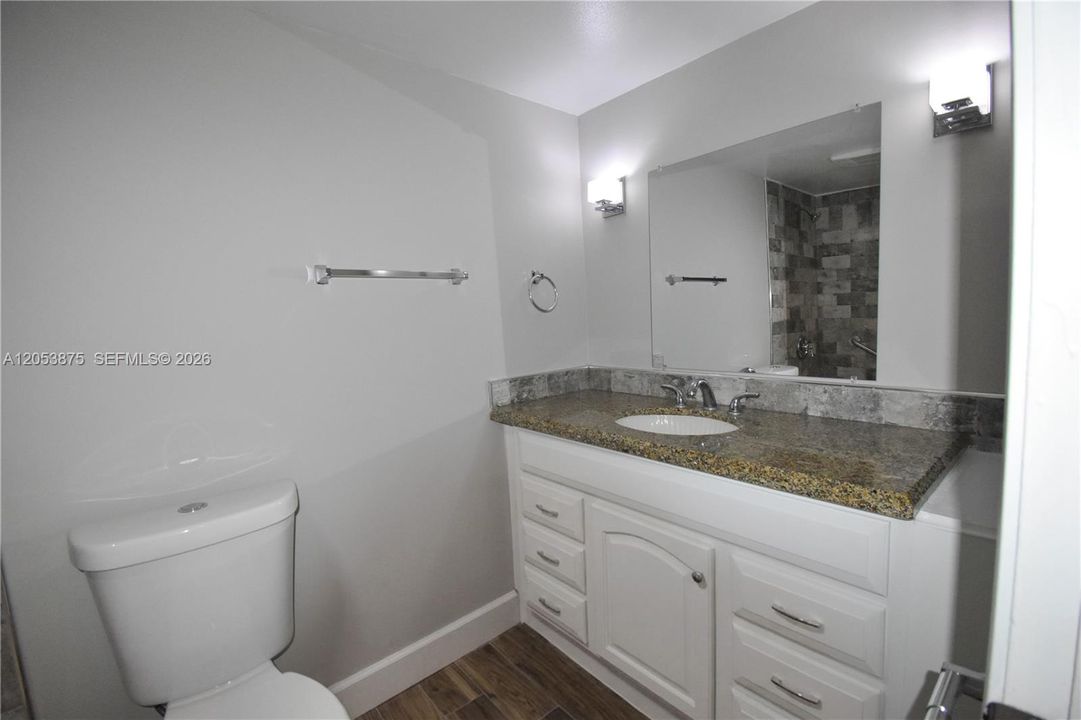 For Sale: $105,000 (1 beds, 1 baths, 928 Square Feet)