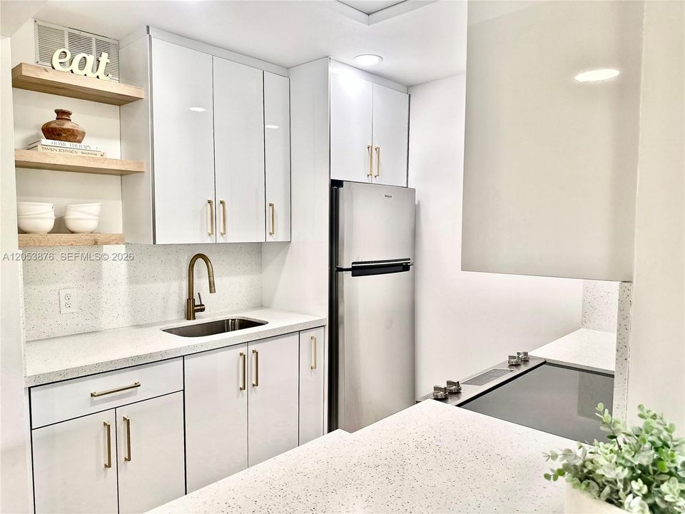 На продажу: $180,000 (1 спален, 1 ванн, 811 Квадратных фут)