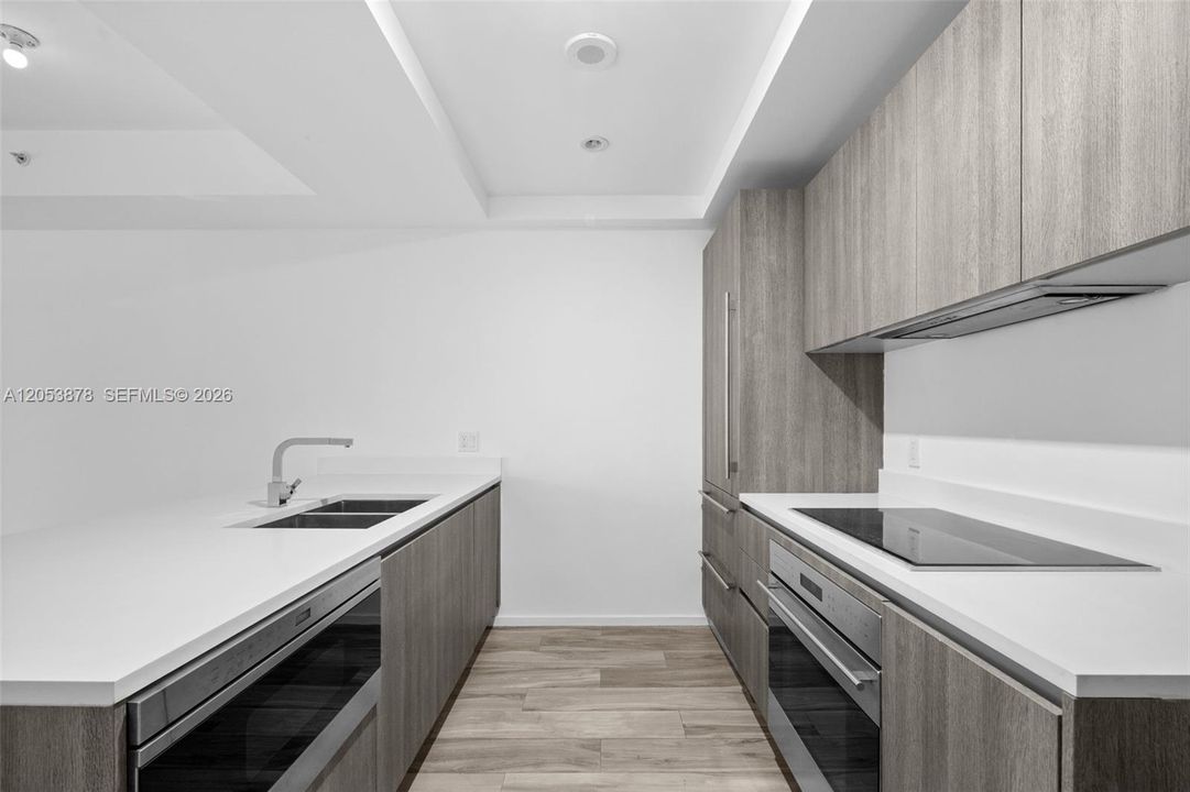 На продажу: $989,000 (2 спален, 2 ванн, 1119 Квадратных фут)