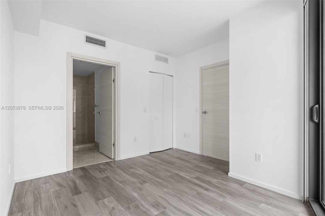 На продажу: $989,000 (2 спален, 2 ванн, 1119 Квадратных фут)