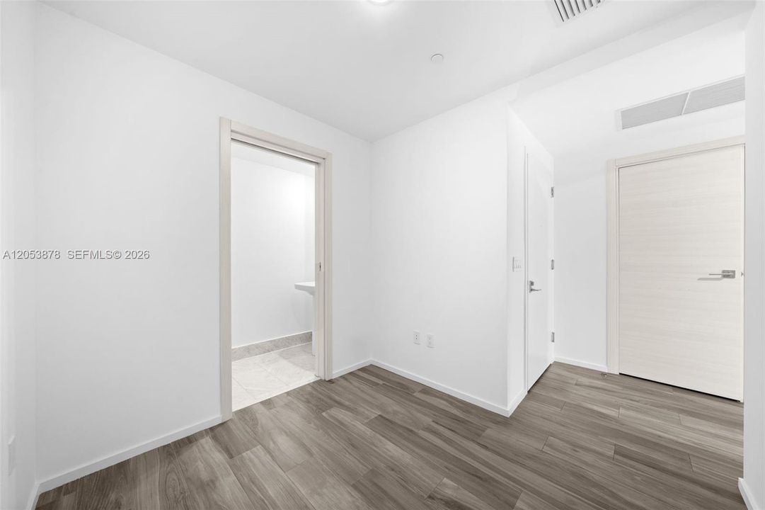 На продажу: $989,000 (2 спален, 2 ванн, 1119 Квадратных фут)