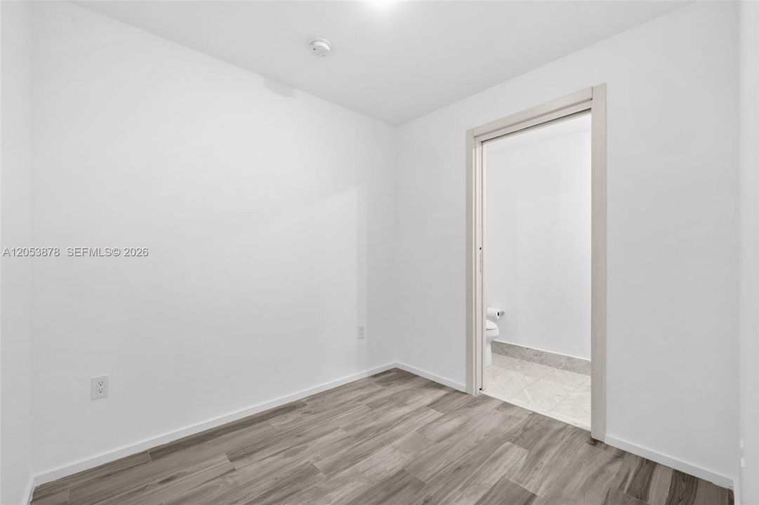 На продажу: $989,000 (2 спален, 2 ванн, 1119 Квадратных фут)