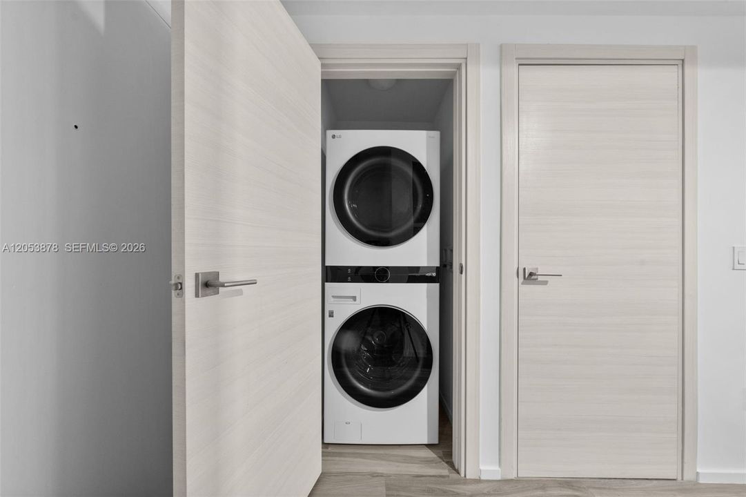 На продажу: $989,000 (2 спален, 2 ванн, 1119 Квадратных фут)