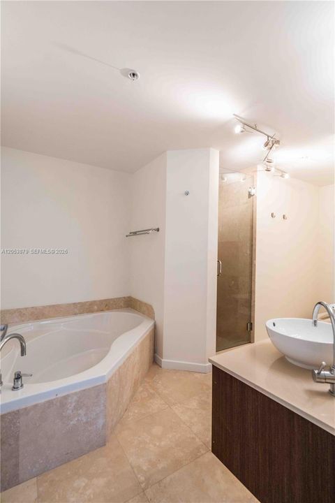 For Rent: $4,100 (2 beds, 2 baths, 1192 Square Feet)
