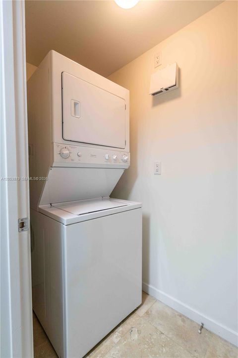 For Rent: $4,100 (2 beds, 2 baths, 1192 Square Feet)
