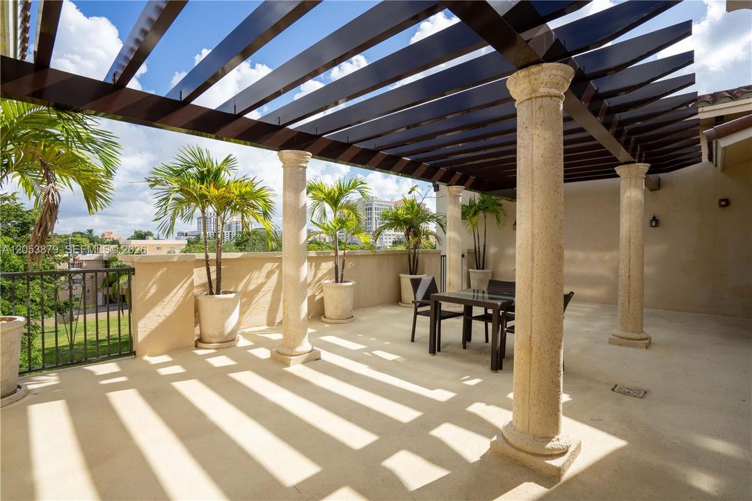 For Rent: $4,100 (2 beds, 2 baths, 1192 Square Feet)