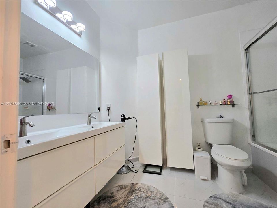 En Venta: $655,000 (4 camas, 2 baños, 1894 Pies cuadrados)