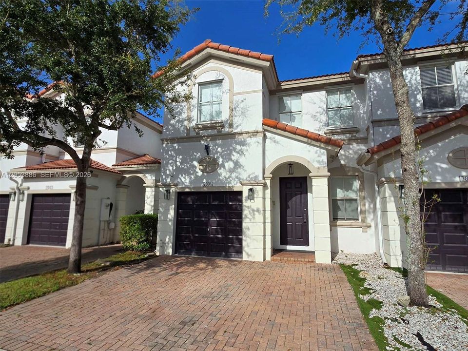 En Venta: $655,000 (4 camas, 2 baños, 1894 Pies cuadrados)