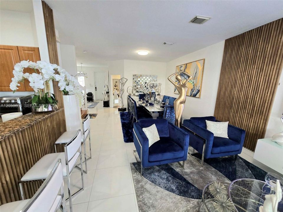 En Venta: $655,000 (4 camas, 2 baños, 1894 Pies cuadrados)