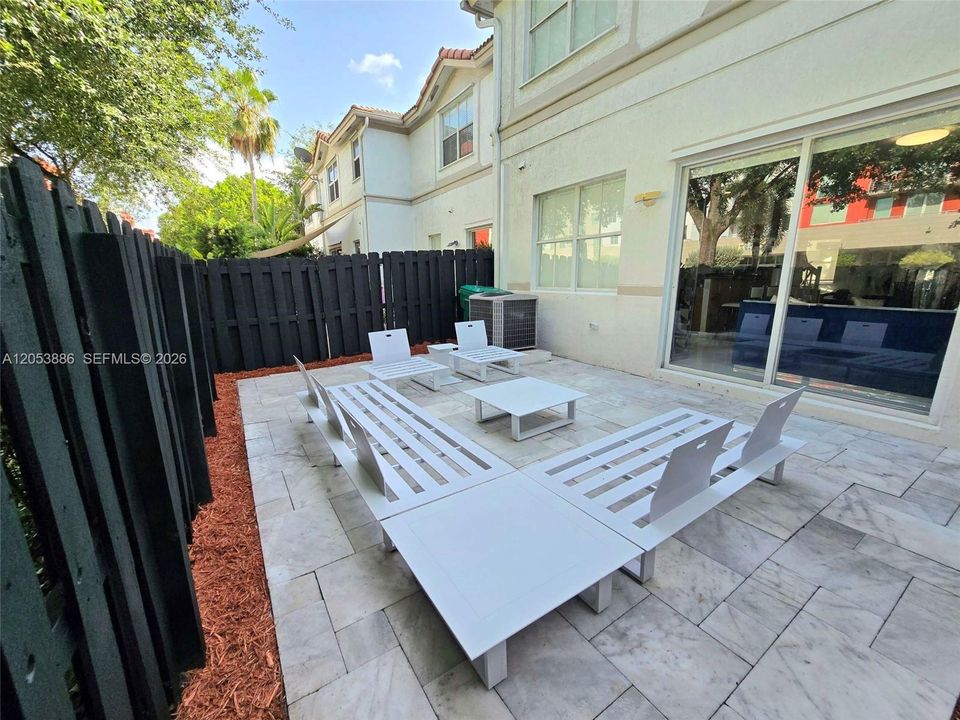 En Venta: $655,000 (4 camas, 2 baños, 1894 Pies cuadrados)