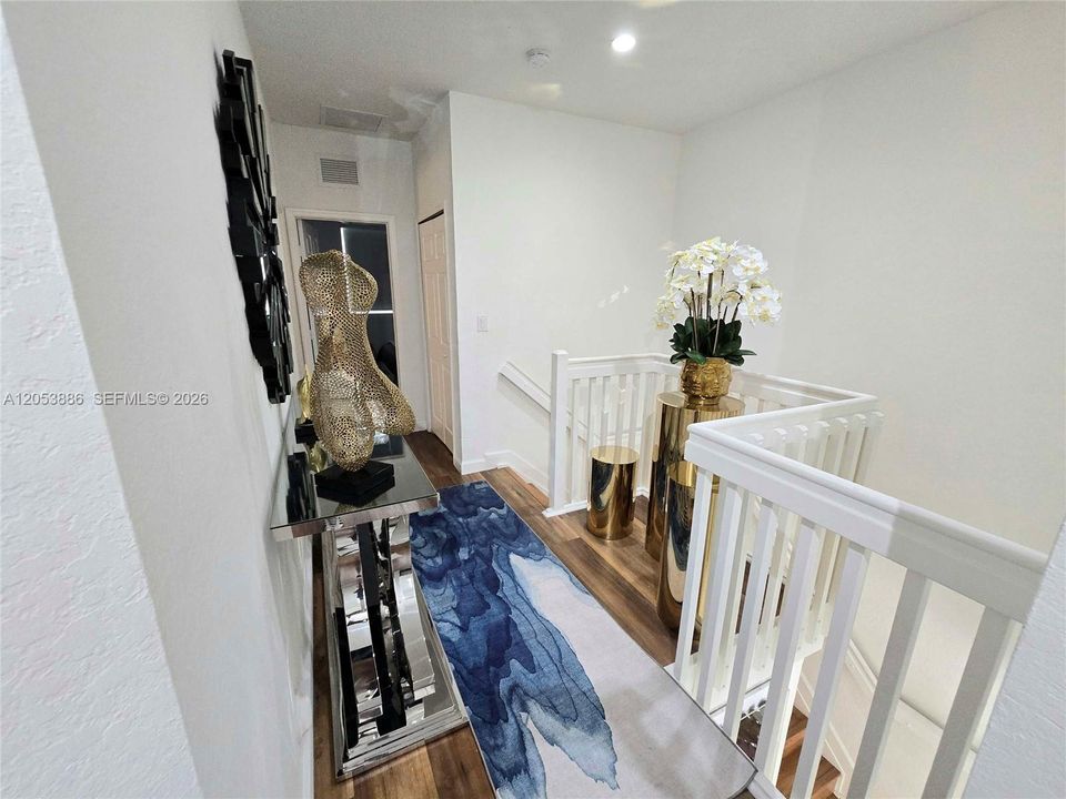En Venta: $655,000 (4 camas, 2 baños, 1894 Pies cuadrados)
