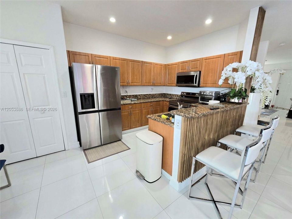 En Venta: $655,000 (4 camas, 2 baños, 1894 Pies cuadrados)