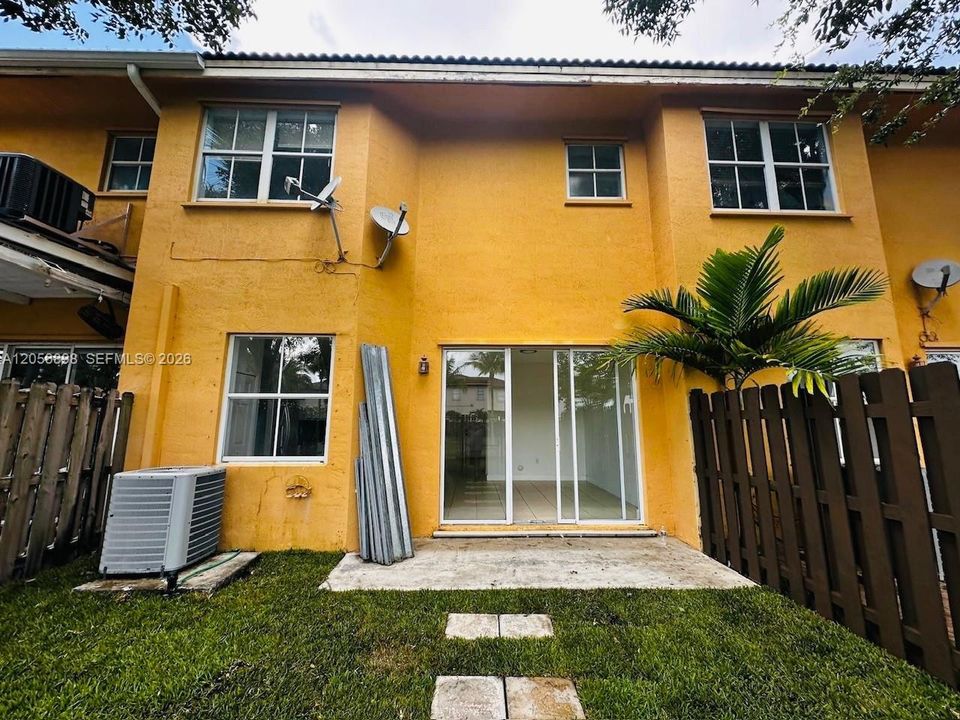 На продажу: $379,000 (3 спален, 2 ванн, 1572 Квадратных фут)