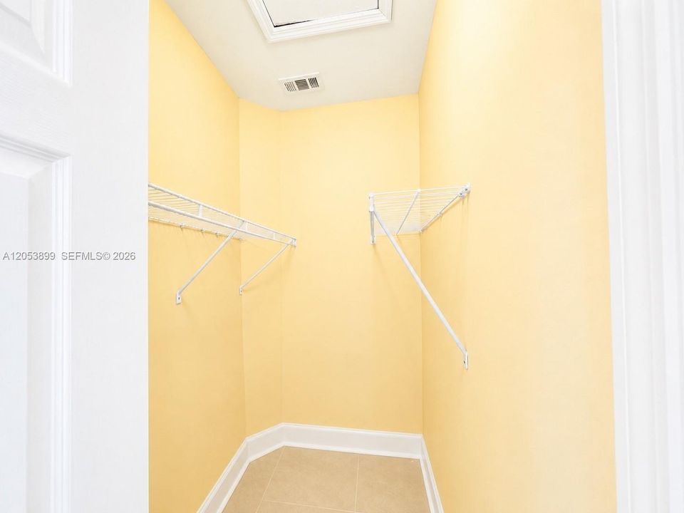 В аренду: $2,500 (3 спален, 2 ванн, 1379 Квадратных фут)