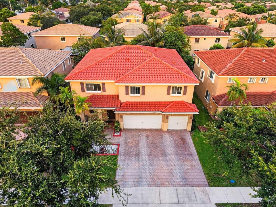 На продажу: $865,000 (6 спален, 4 ванн, 3572 Квадратных фут)