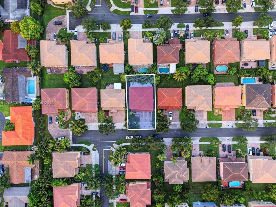 На продажу: $865,000 (6 спален, 4 ванн, 3572 Квадратных фут)