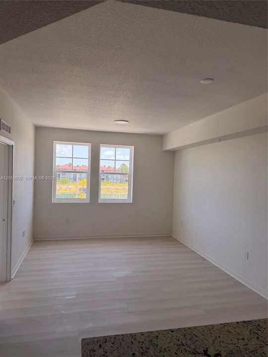 В аренду: $1,650 (1 спален, 1 ванн, 825 Квадратных фут)