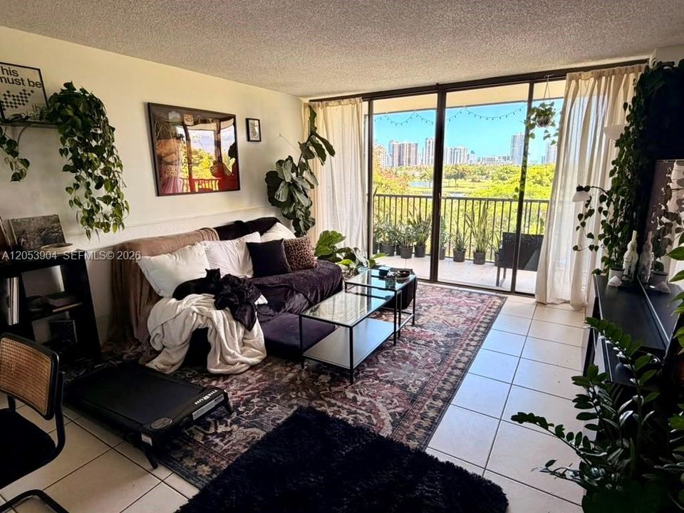 En Venta: $179,000 (1 camas, 1 baños, 741 Pies cuadrados)