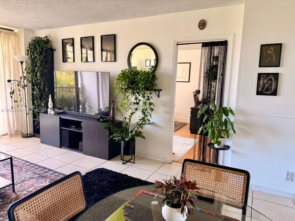 En Venta: $179,000 (1 camas, 1 baños, 741 Pies cuadrados)