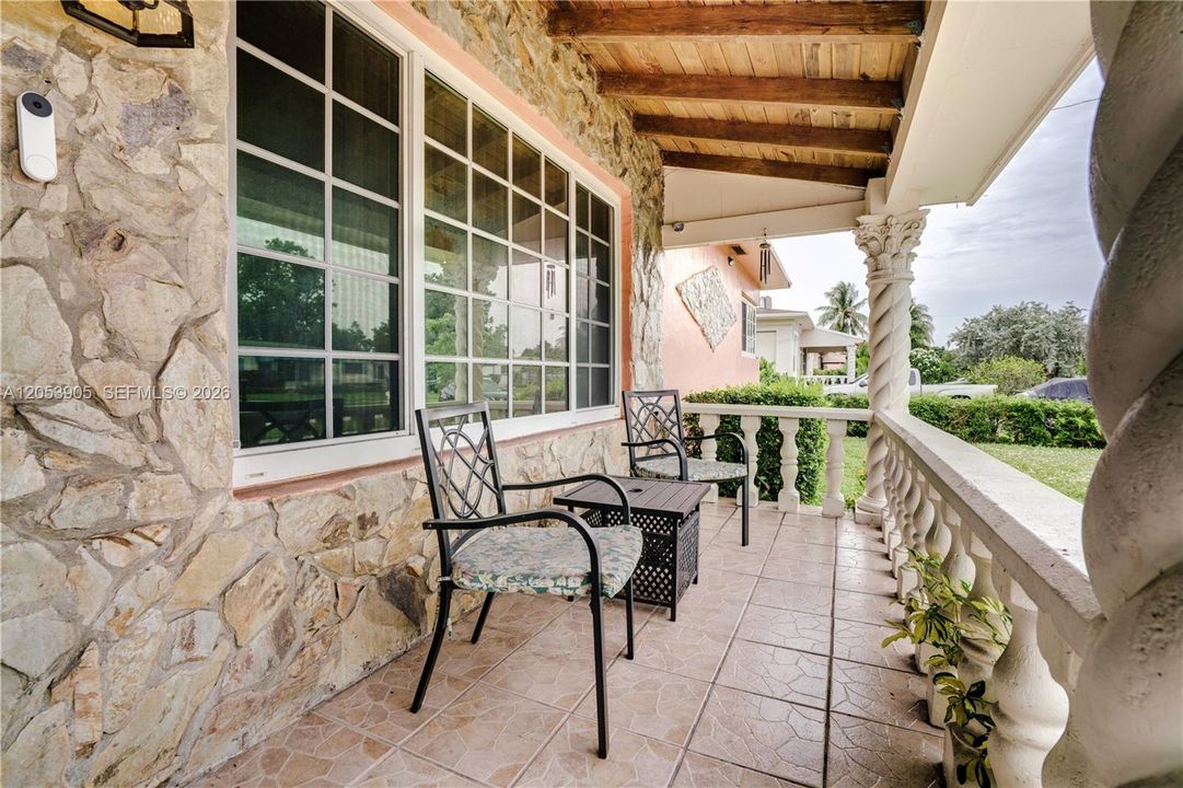 En Venta: $415,000 (2 camas, 2 baños, 1352 Pies cuadrados)