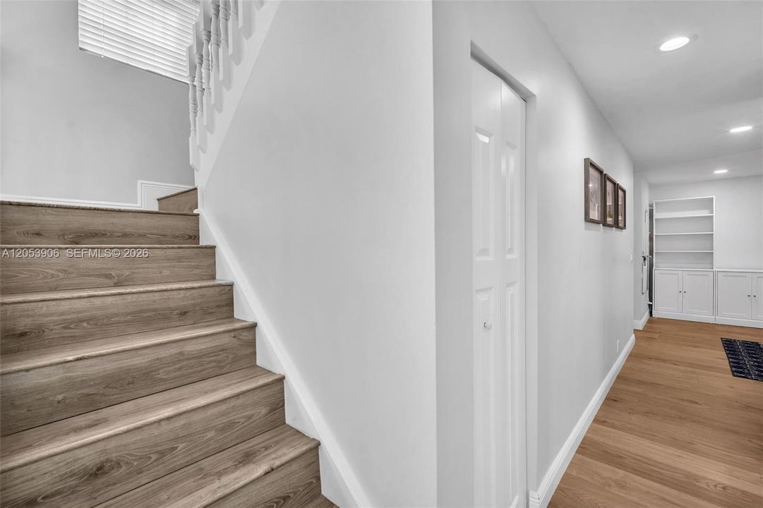 На продажу: $695,000 (4 спален, 3 ванн, 2167 Квадратных фут)