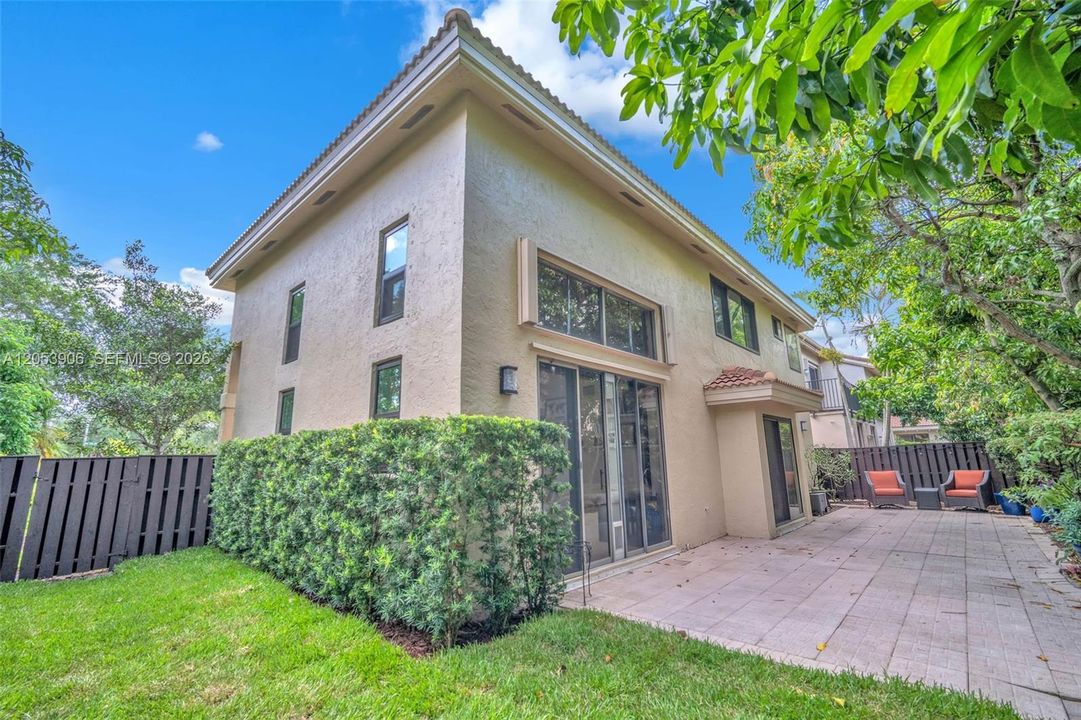 На продажу: $695,000 (4 спален, 3 ванн, 2167 Квадратных фут)
