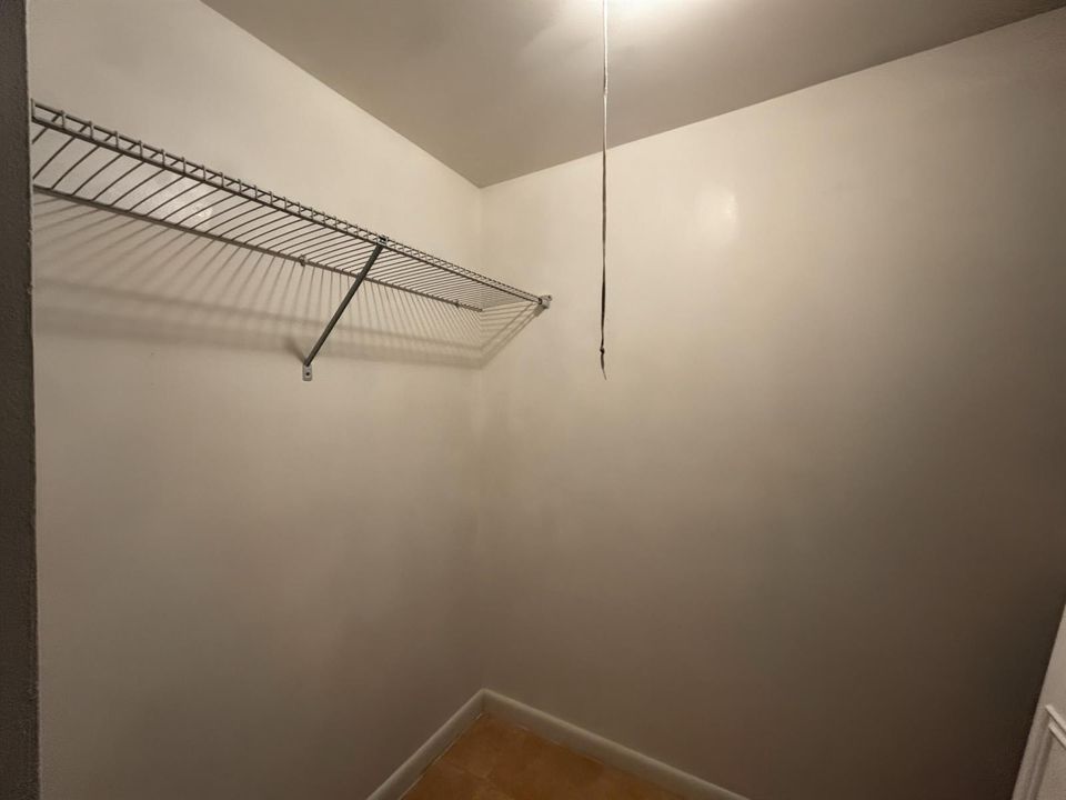 WALK IN CLOSET #2