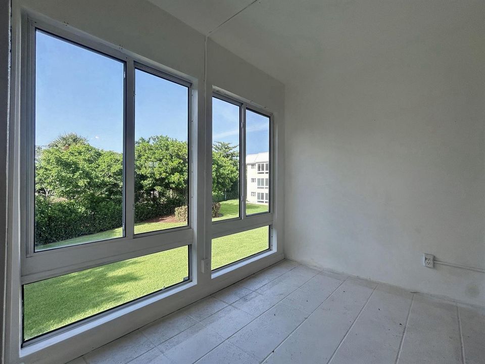 SLIDER IMPACT WINDOWS ON LANAI