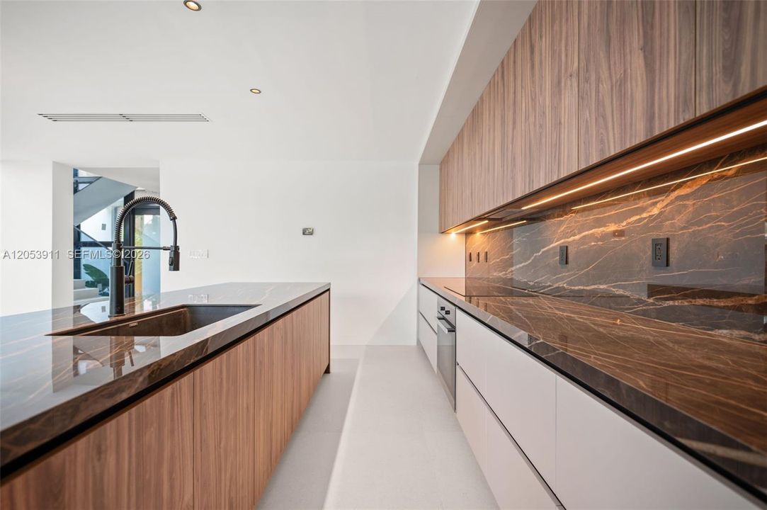 En Venta: $2,990,000 (4 camas, 4 baños, 2643 Pies cuadrados)
