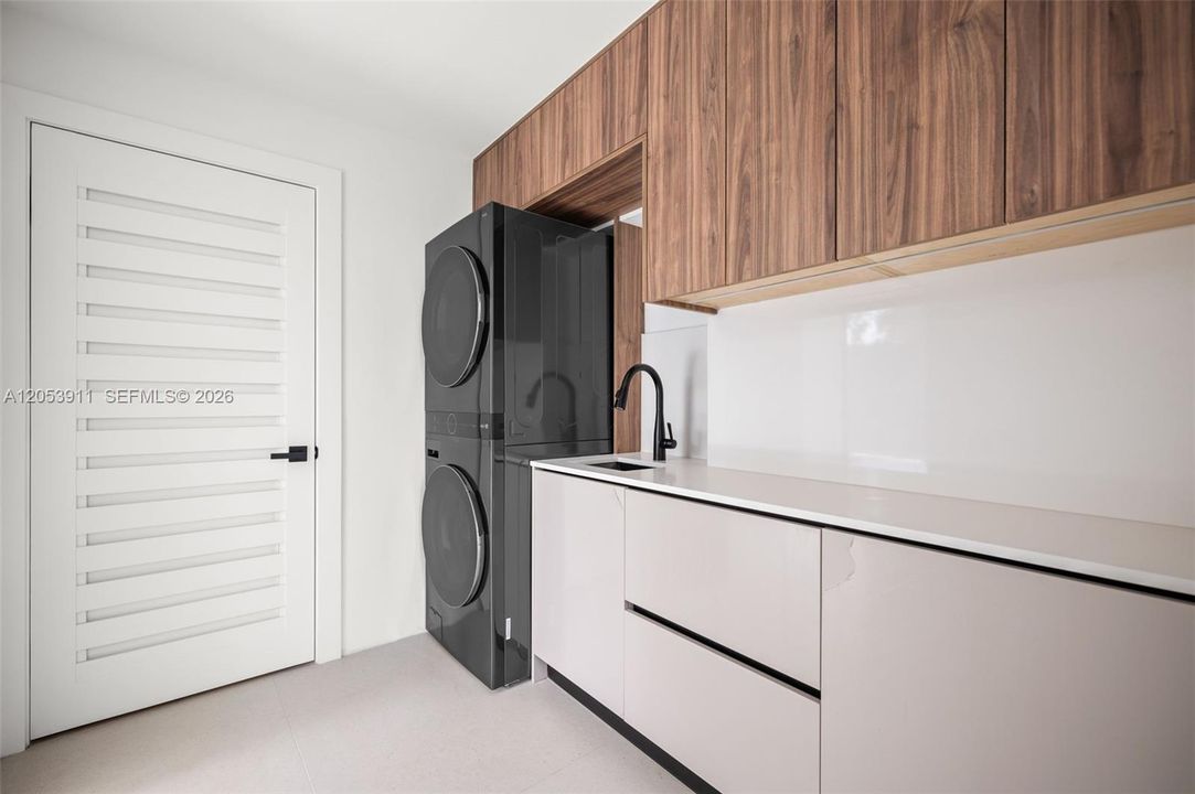 En Venta: $2,990,000 (4 camas, 4 baños, 2643 Pies cuadrados)