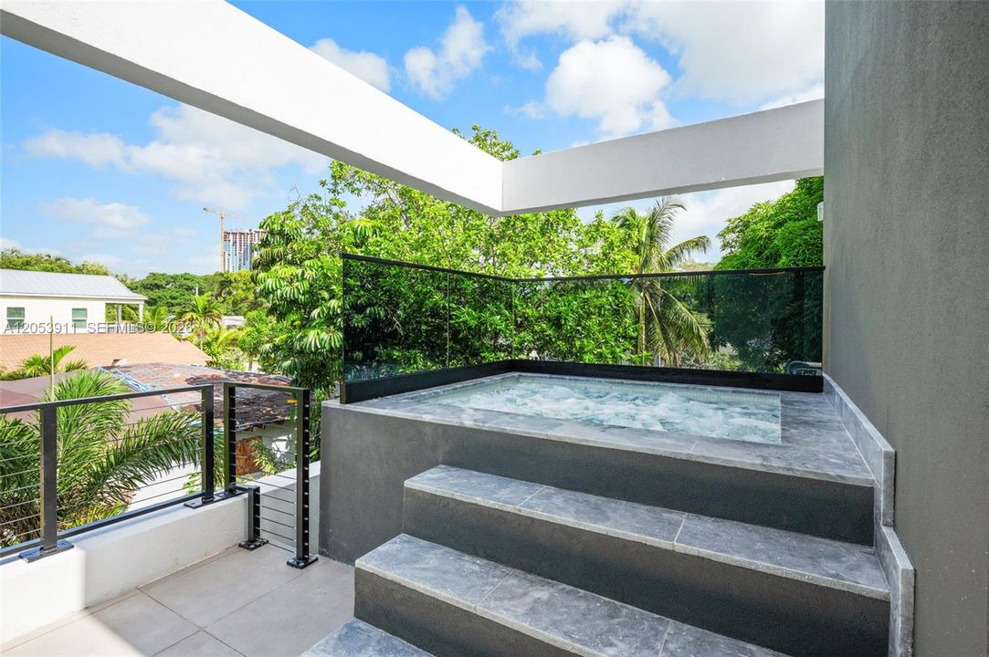 En Venta: $2,990,000 (4 camas, 4 baños, 2643 Pies cuadrados)