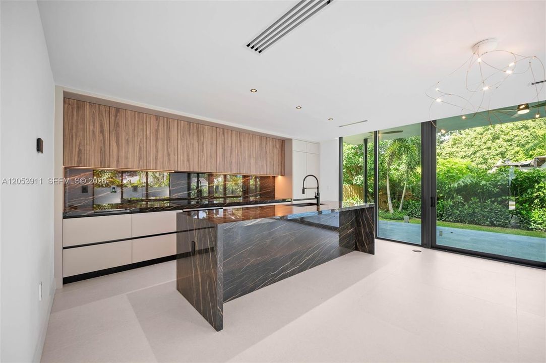 En Venta: $2,990,000 (4 camas, 4 baños, 2643 Pies cuadrados)