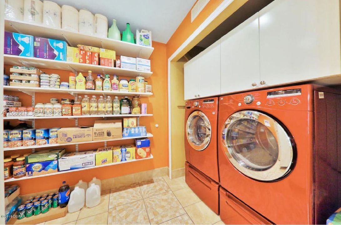 На продажу: $599,000 (6 спален, 5 ванн, 0 Квадратных фут)