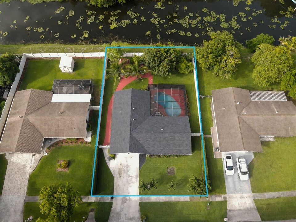 2045-pinehurst-property-line