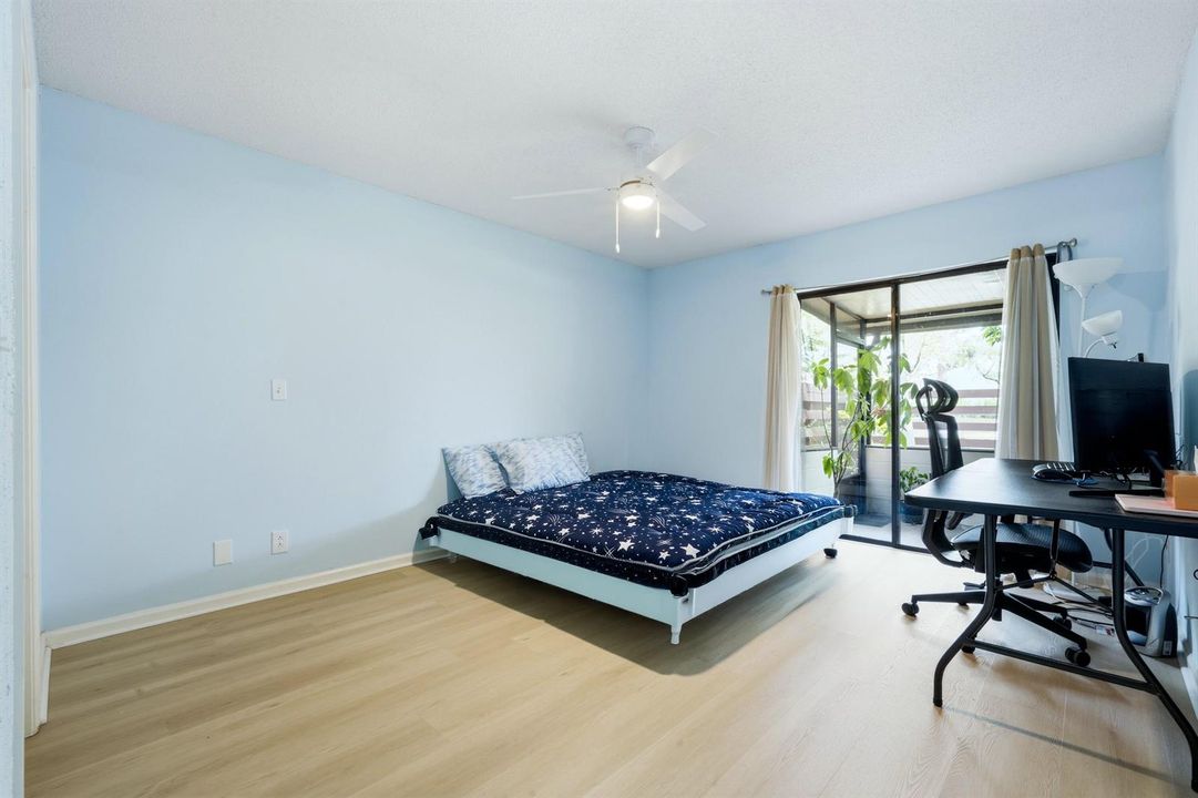 Guest suite bedroom