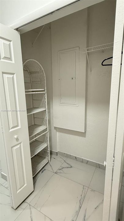 В аренду: $1,250 (1 спален, 1 ванн, 2484 Квадратных фут)