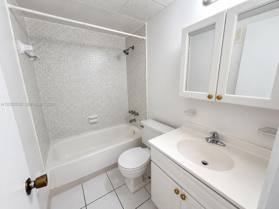 В аренду: $1,700 (1 спален, 1 ванн, 20585 Квадратных фут)