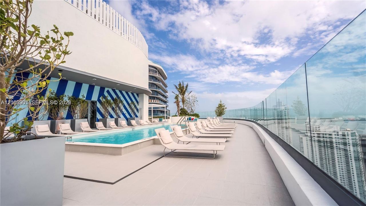 For Rent: $6,600 (2 beds, 2 baths, 1121 Square Feet)