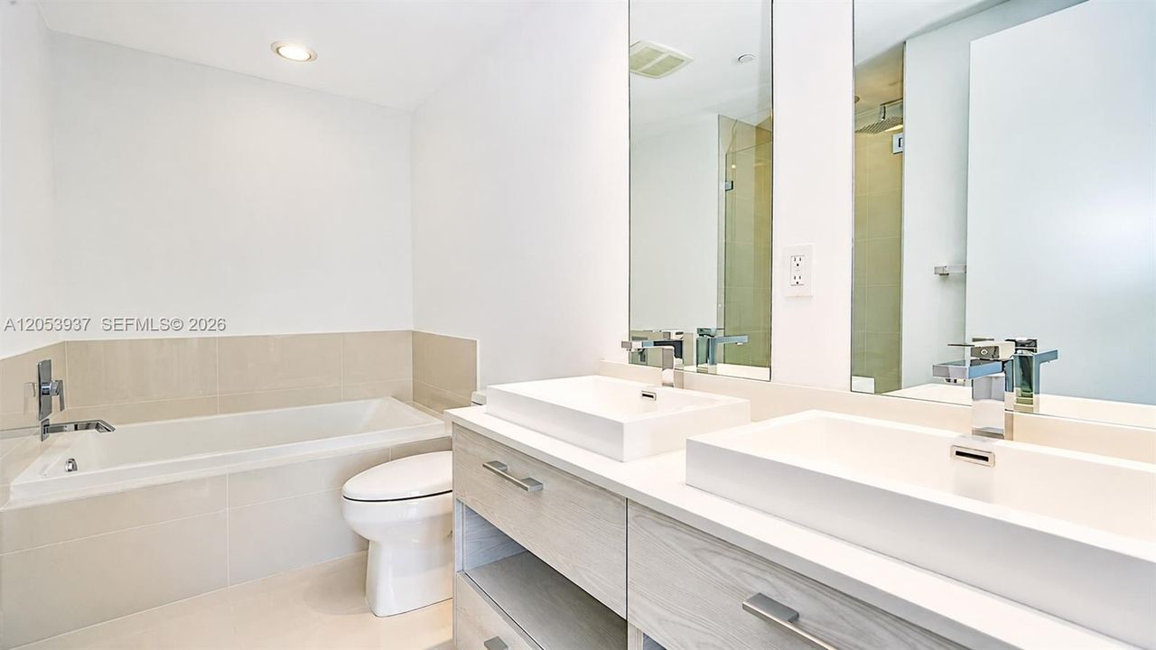 For Rent: $6,600 (2 beds, 2 baths, 1121 Square Feet)