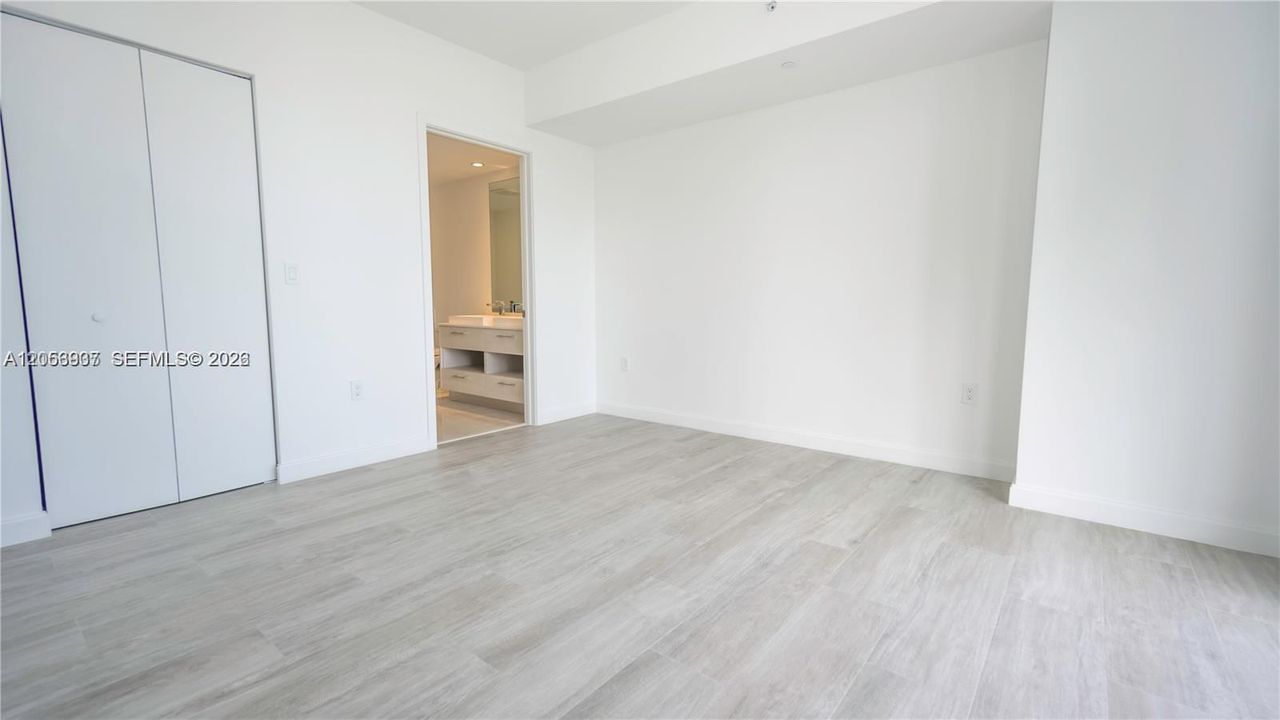 For Rent: $6,600 (2 beds, 2 baths, 1121 Square Feet)