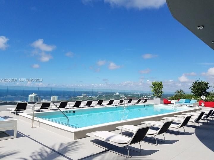 For Rent: $6,600 (2 beds, 2 baths, 1121 Square Feet)