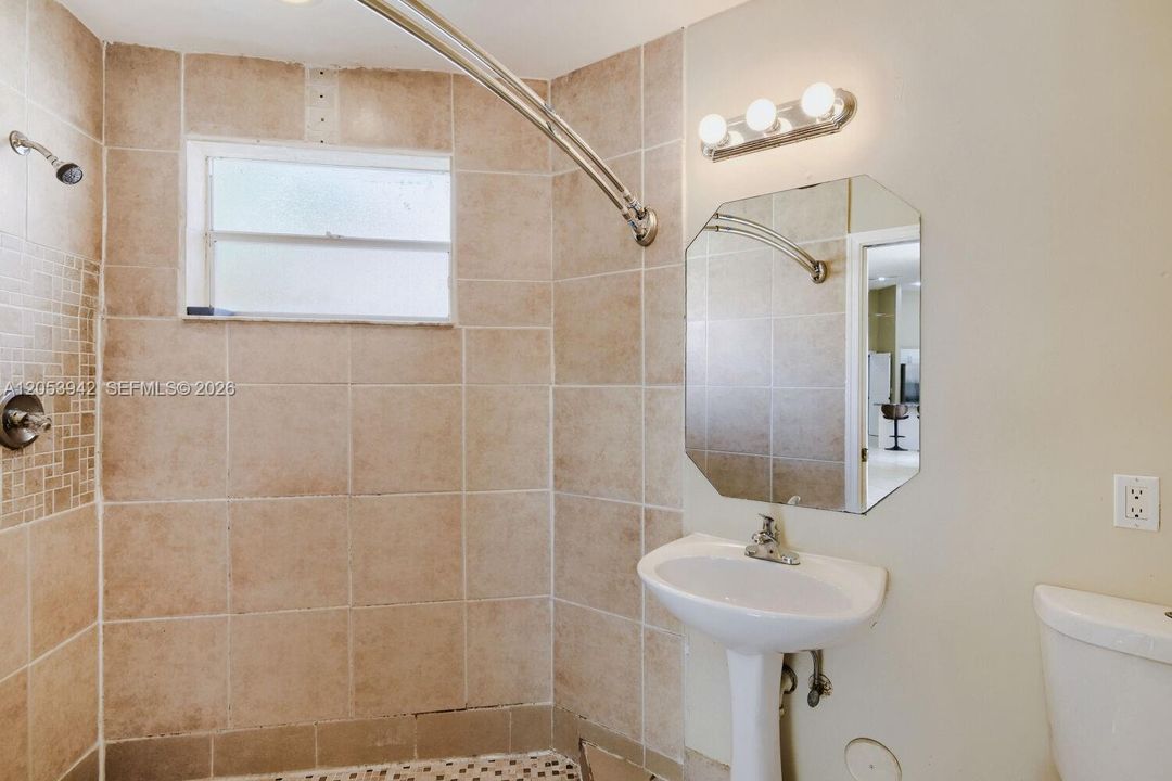 En Venta: $694,900 (4 camas, 3 baños, 2835 Pies cuadrados)