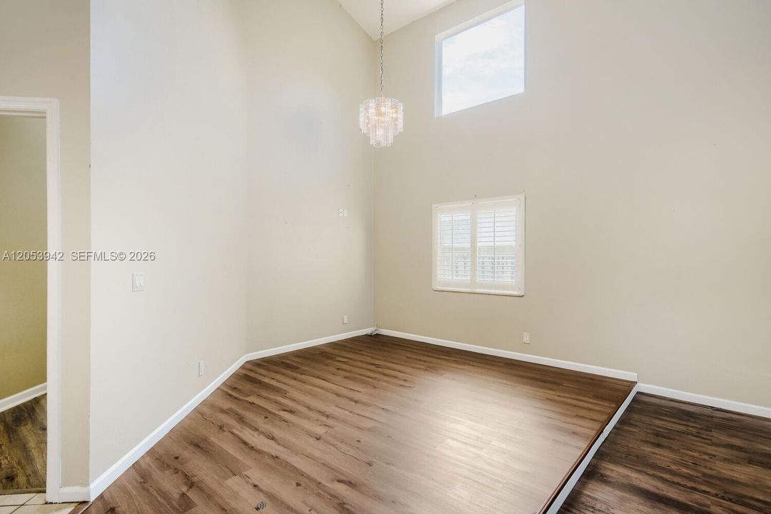 En Venta: $694,900 (4 camas, 3 baños, 2835 Pies cuadrados)