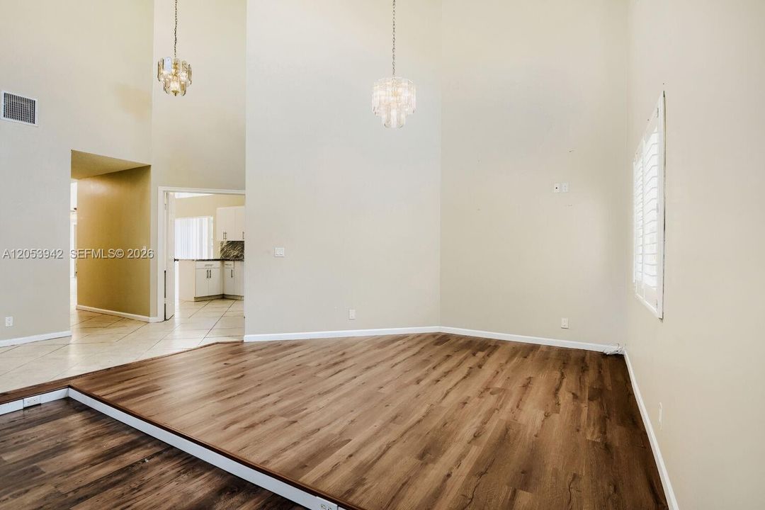 En Venta: $694,900 (4 camas, 3 baños, 2835 Pies cuadrados)