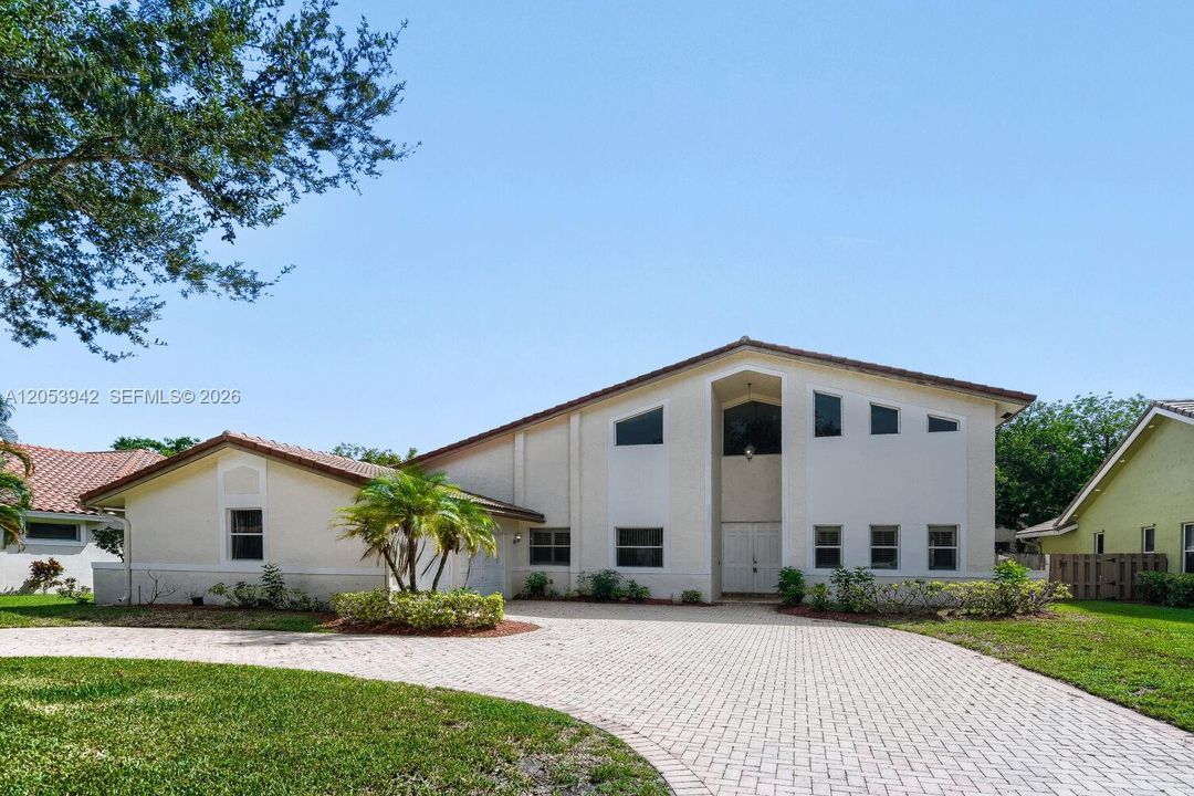 En Venta: $694,900 (4 camas, 3 baños, 2835 Pies cuadrados)