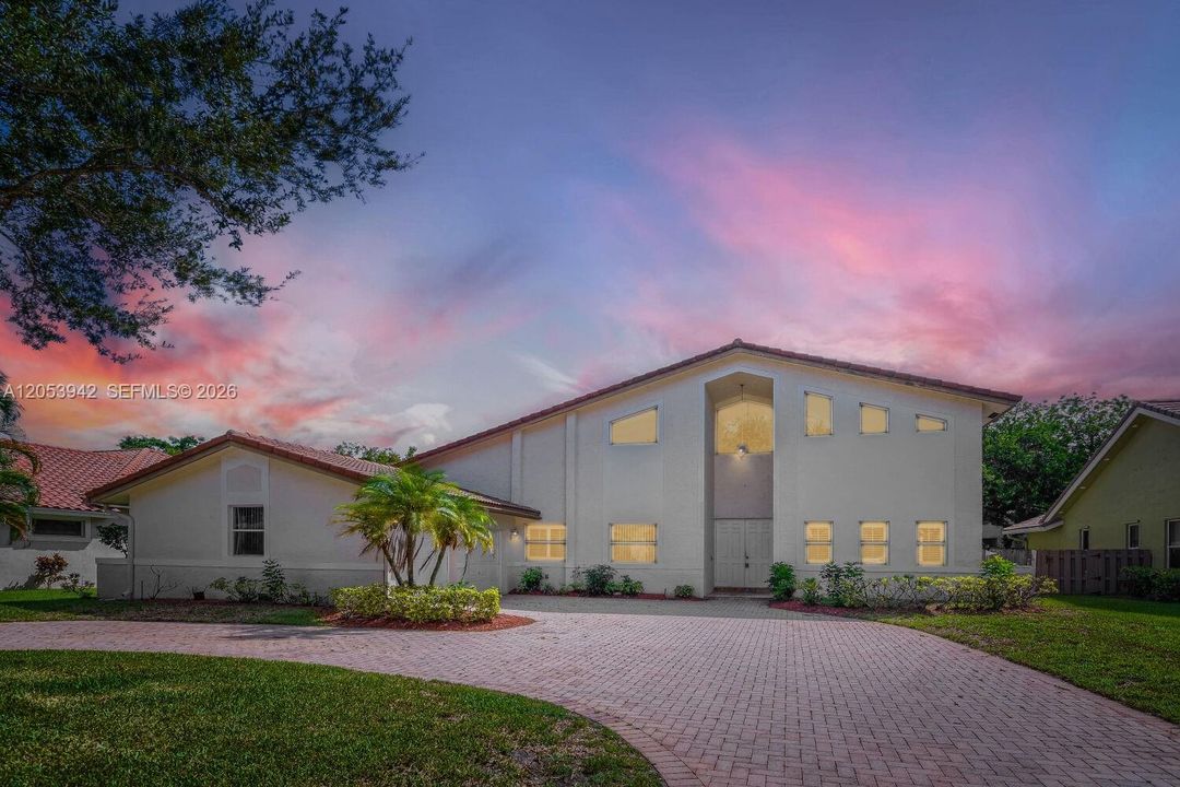 En Venta: $694,900 (4 camas, 3 baños, 2835 Pies cuadrados)