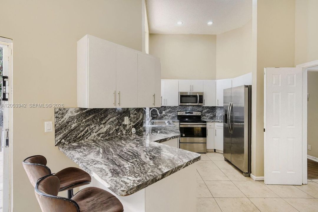 En Venta: $694,900 (4 camas, 3 baños, 2835 Pies cuadrados)