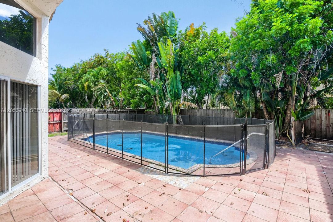 En Venta: $694,900 (4 camas, 3 baños, 2835 Pies cuadrados)