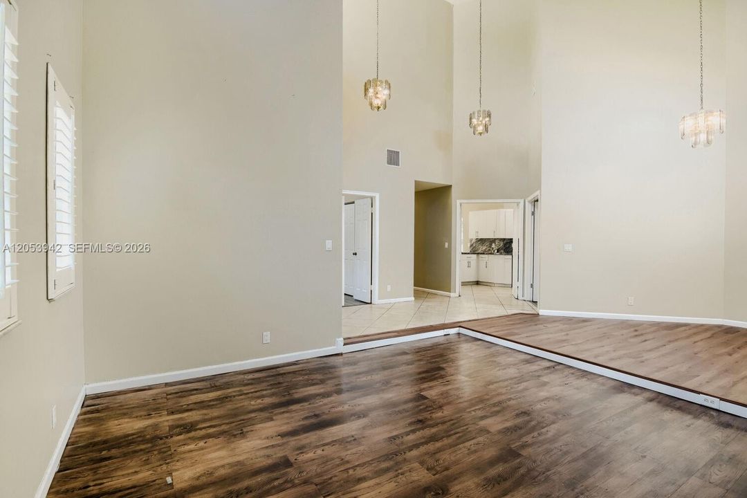 En Venta: $694,900 (4 camas, 3 baños, 2835 Pies cuadrados)